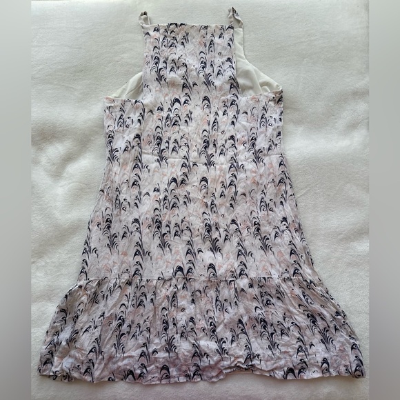 Club Monaco Floral Summer Casual Dress With Ruffled Bottom Hem Size 2 
100% Silk - Picture 1 of 5